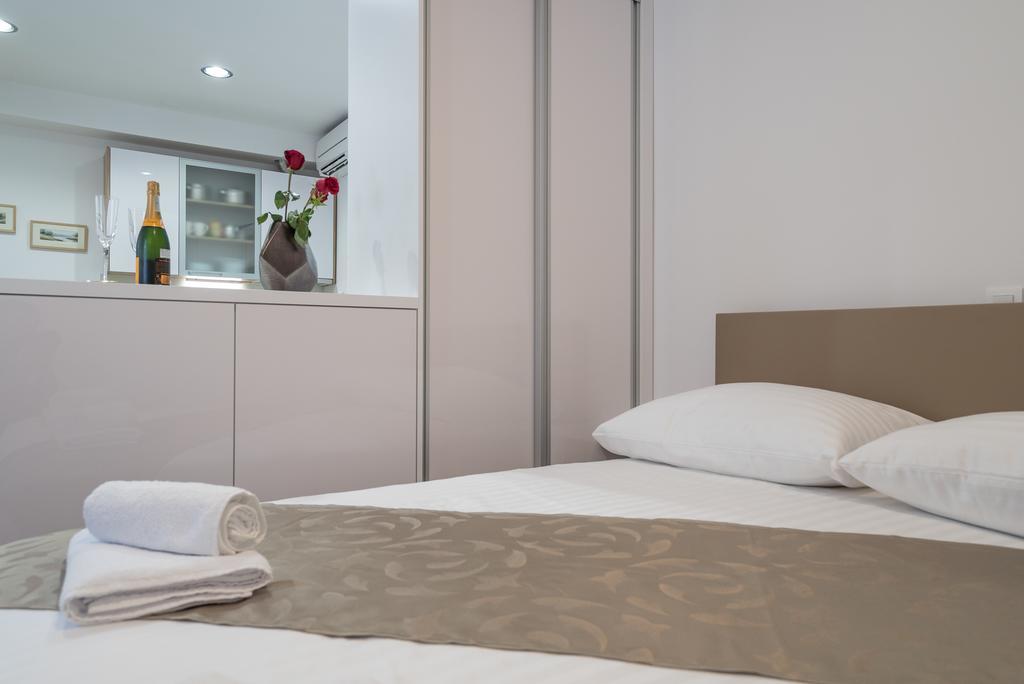 Drop In Split Luxury Suites Exterior foto