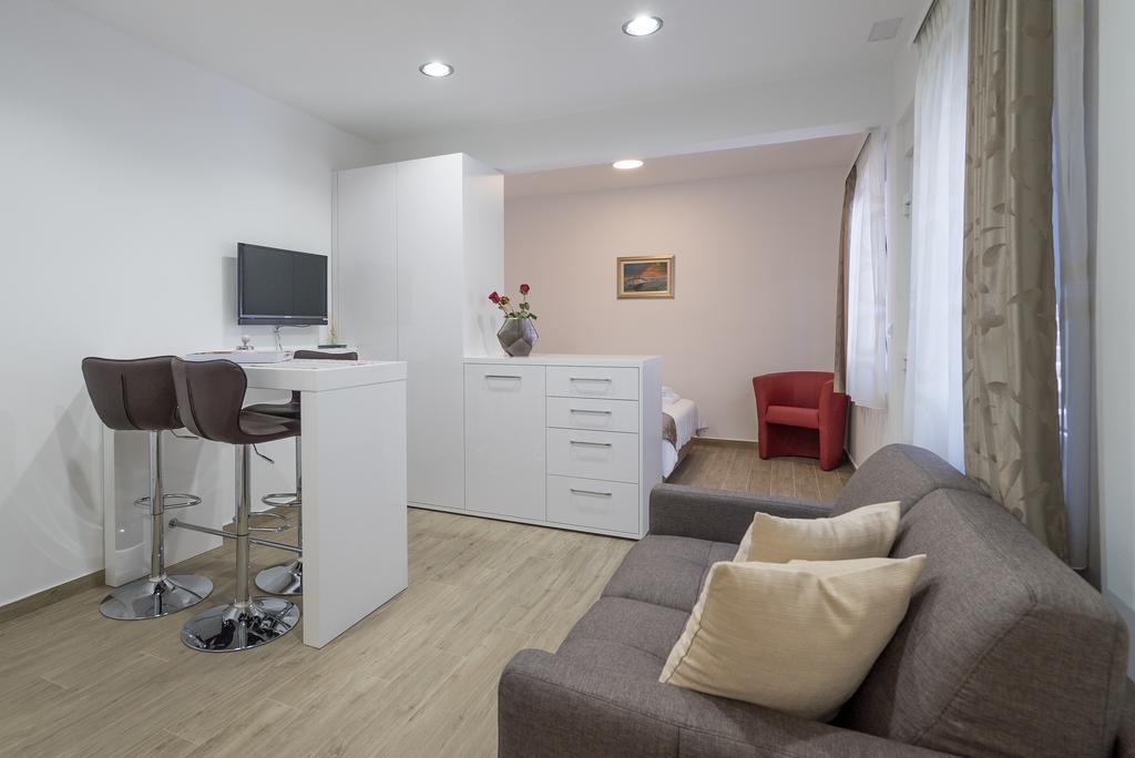 Drop In Split Luxury Suites Exterior foto