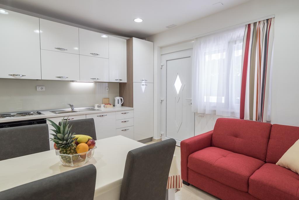 Drop In Split Luxury Suites Exterior foto